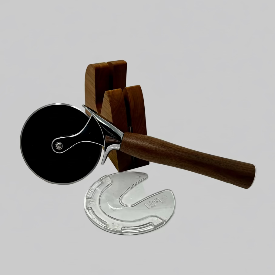 Coupe-pizza en noyer noir